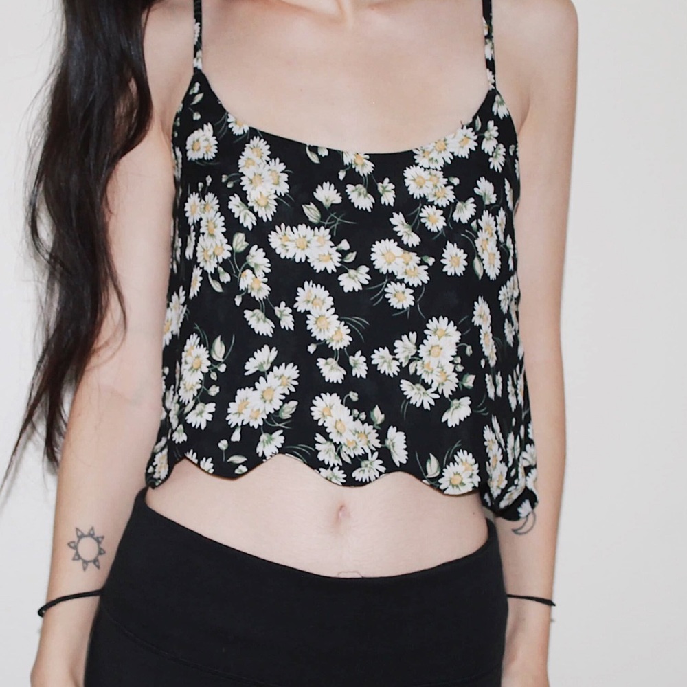 L.A. Hearts Daisy Crop Top